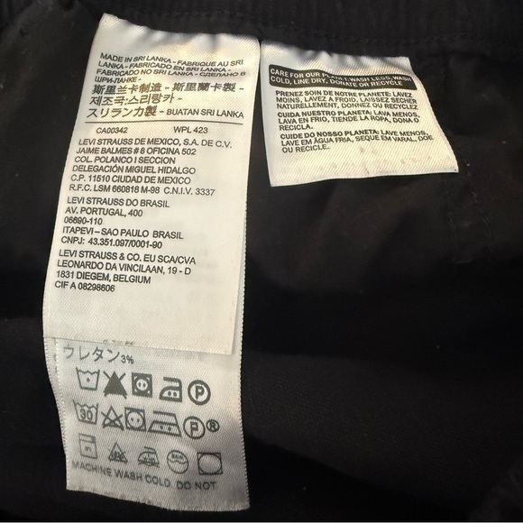 Levi’s Women’s Plus Size Black Jogger Pants - Picture 7 of 9